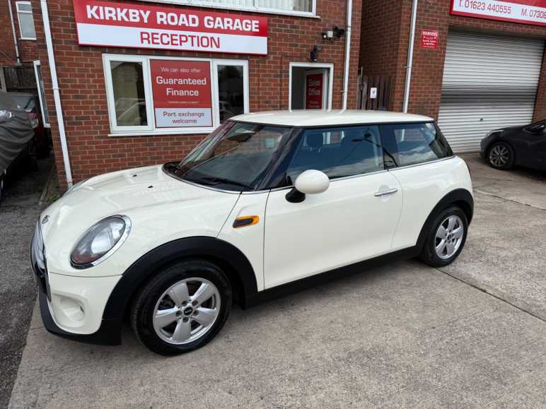 MINI HATCHBACK