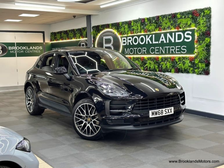 PORSCHE MACAN