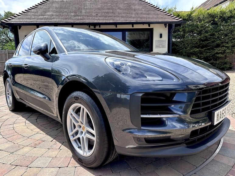 PORSCHE MACAN