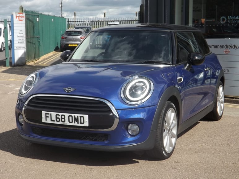 MINI HATCHBACK