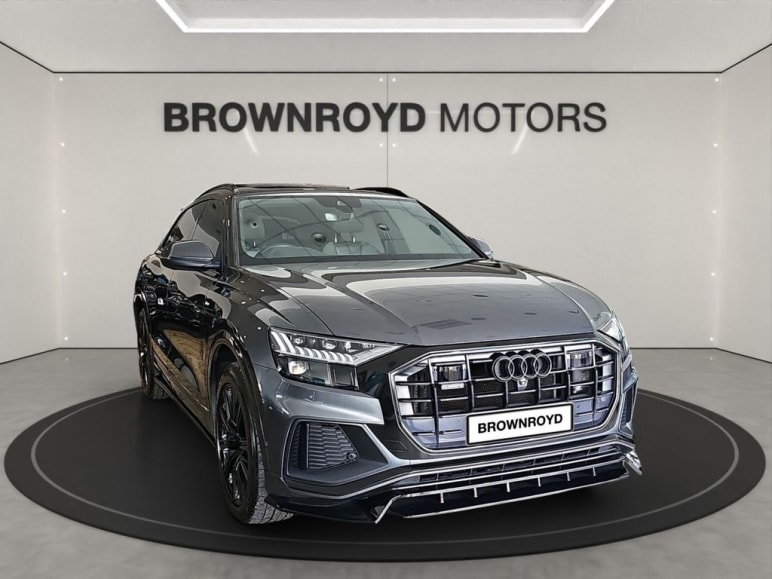 AUDI Q8