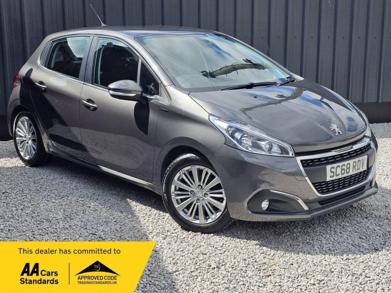 PEUGEOT 208