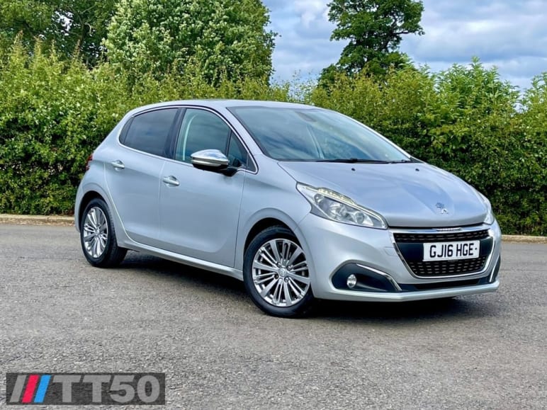 PEUGEOT 208