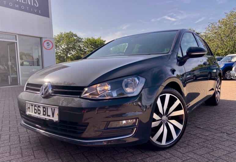 VOLKSWAGEN GOLF