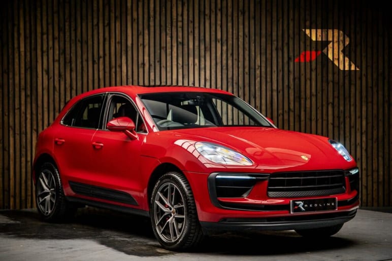 PORSCHE MACAN