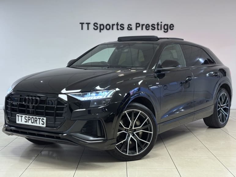 AUDI Q8