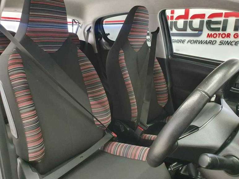 1.0 VTi Shine Hatchback 5dr