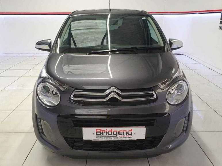 1.0 VTi Shine Hatchback 5dr