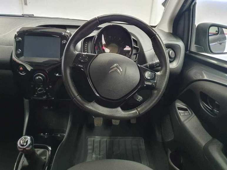 1.0 VTi Shine Hatchback 5dr