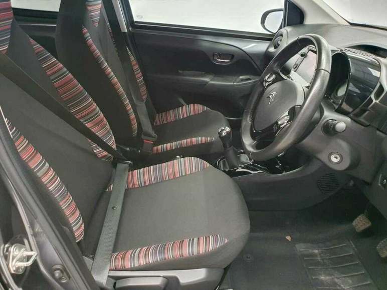 1.0 VTi Shine Hatchback 5dr