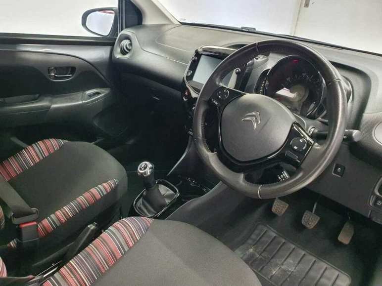 1.0 VTi Shine Hatchback 5dr