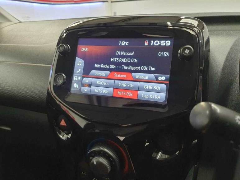 1.0 VTi Shine Hatchback 5dr