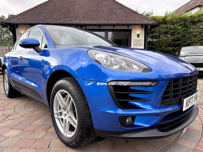 PORSCHE MACAN
