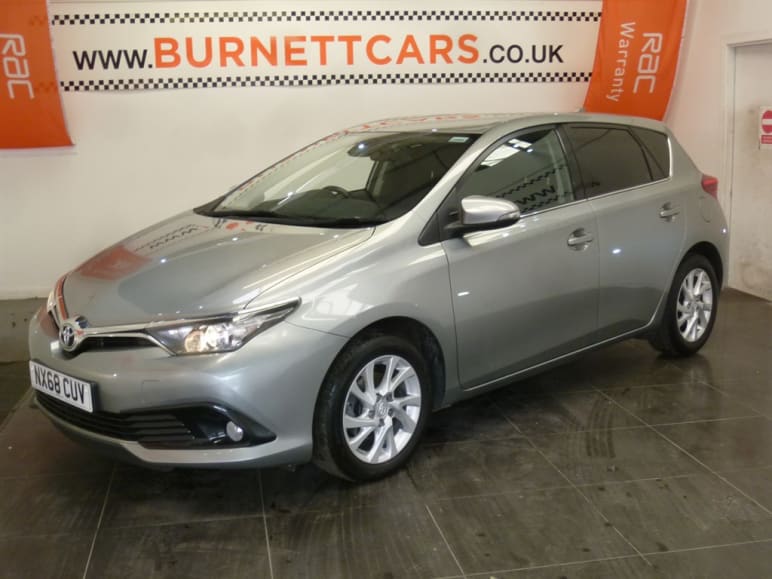 TOYOTA AURIS