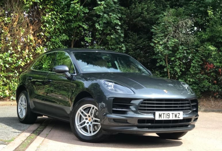 PORSCHE MACAN