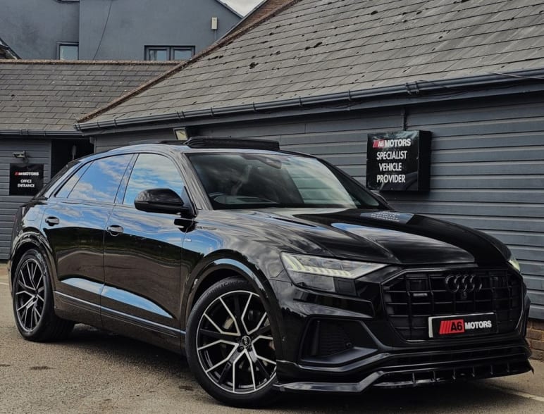 AUDI Q8