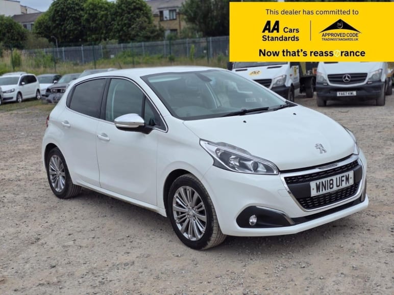 PEUGEOT 208