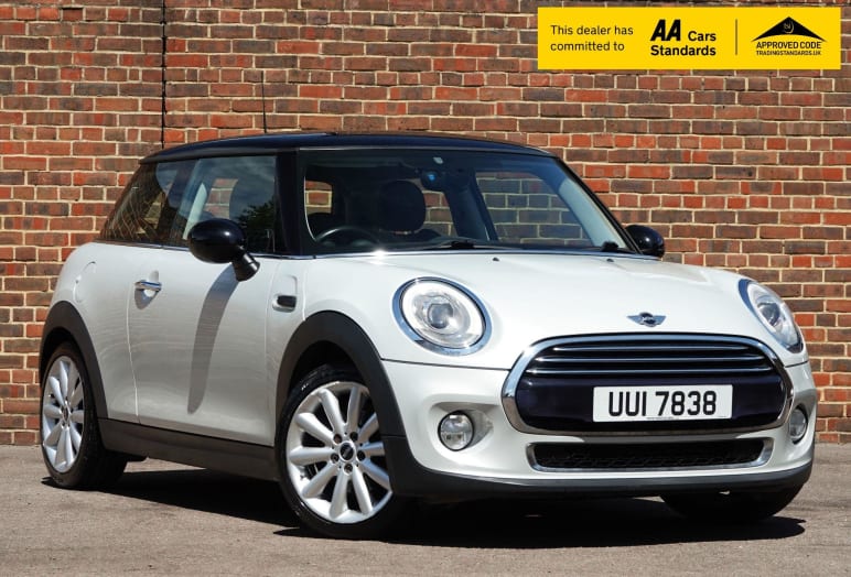 MINI HATCHBACK