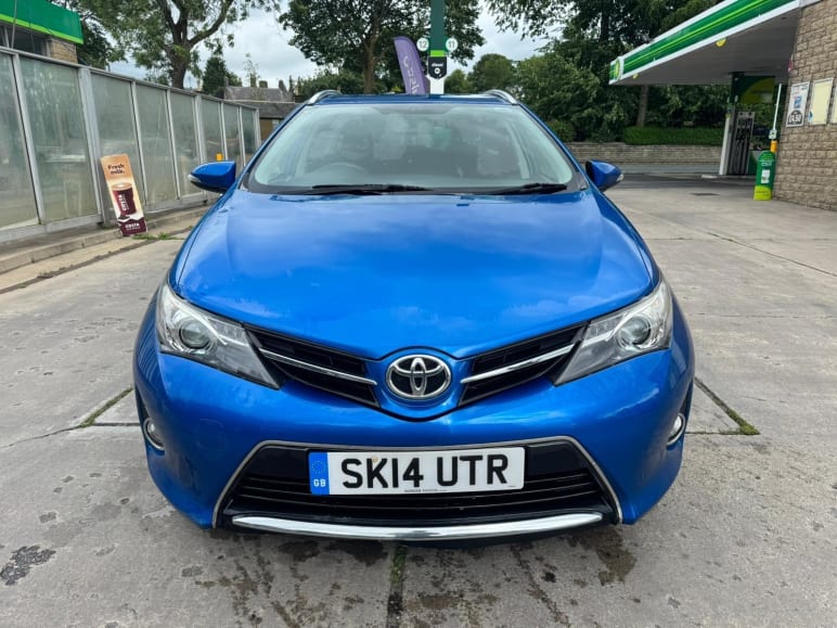 TOYOTA AURIS