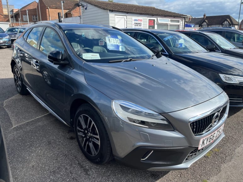 VOLVO V40