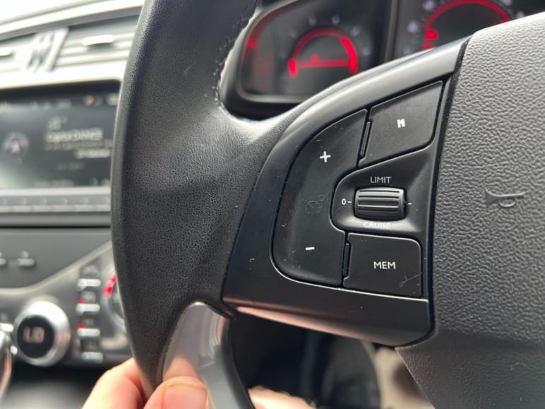 2.0 HDi DStyle Hatchback 5dr Diesel EAT6 Euro 5 (1