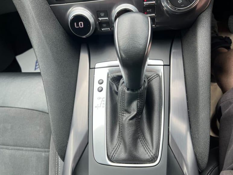 2.0 HDi DStyle Hatchback 5dr Diesel EAT6 Euro 5 (1