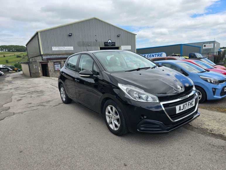 PEUGEOT 208