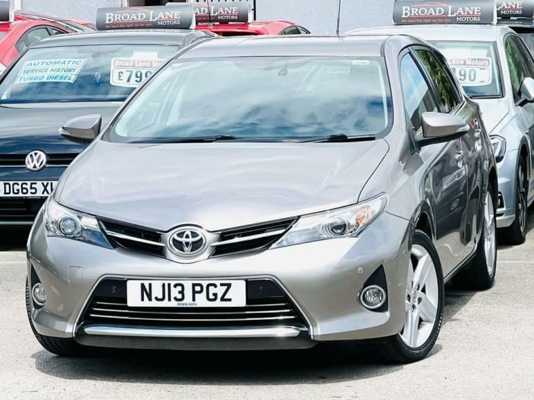 TOYOTA AURIS