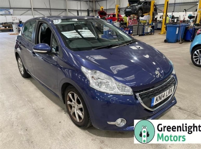 PEUGEOT 208