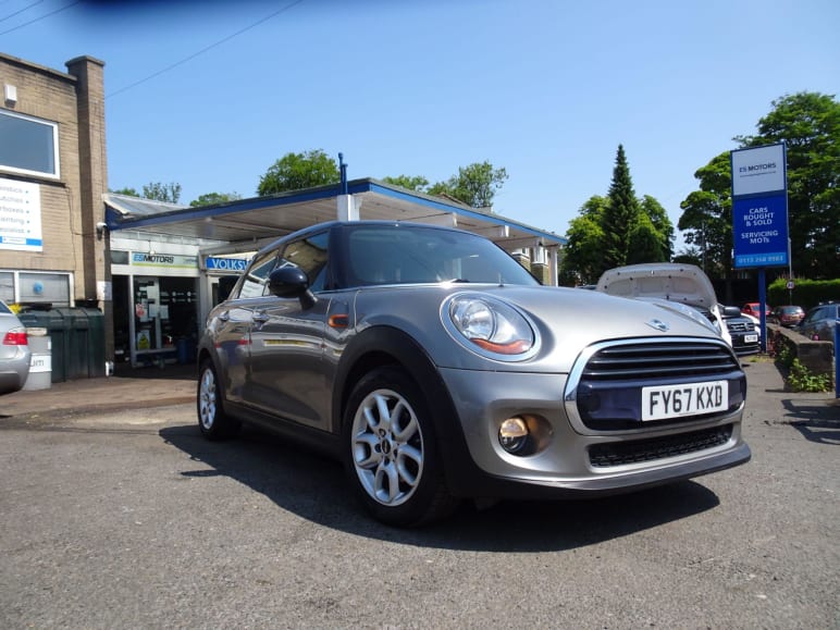 MINI HATCHBACK
