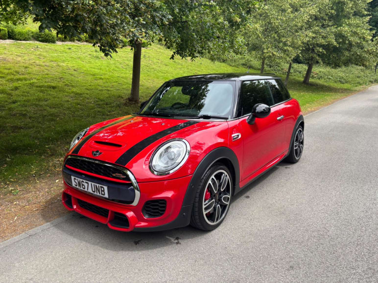 MINI HATCHBACK