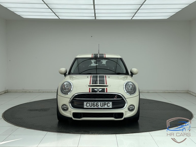 MINI HATCHBACK