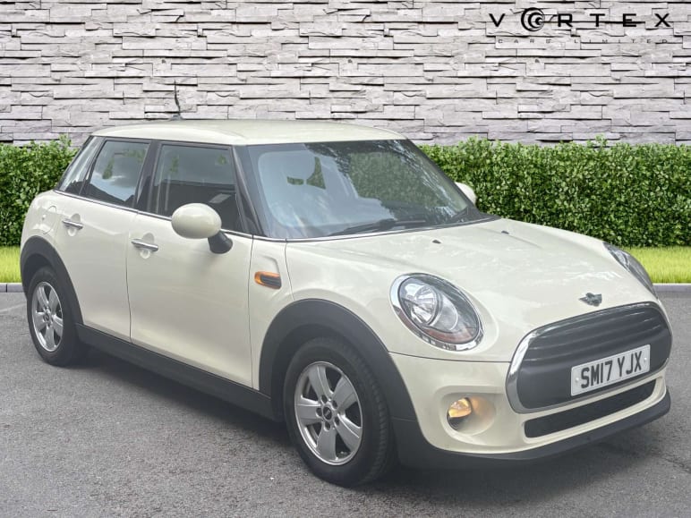 MINI HATCHBACK