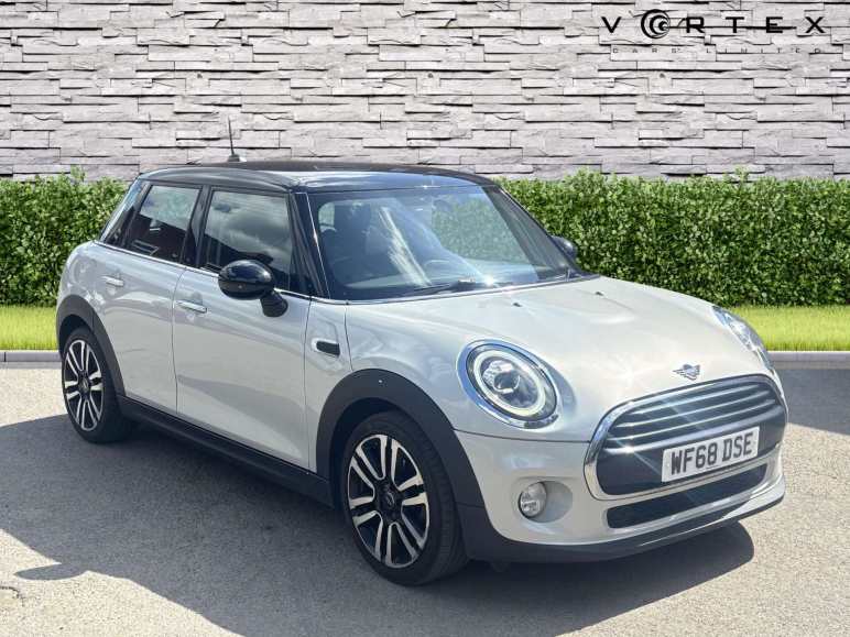 MINI HATCHBACK