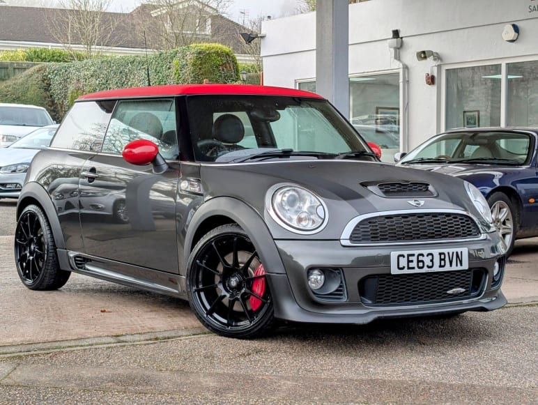 MINI HATCHBACK
