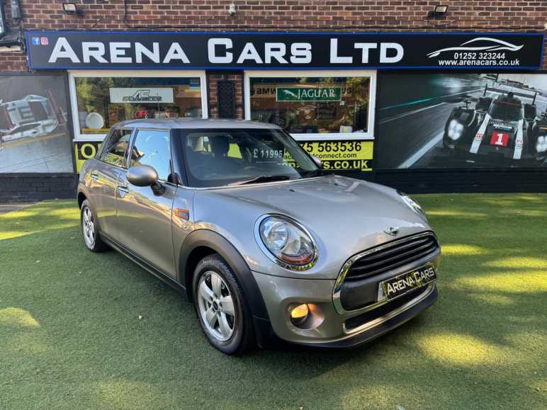 MINI HATCHBACK