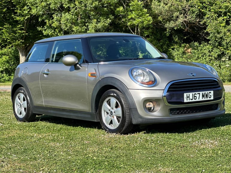 MINI HATCHBACK