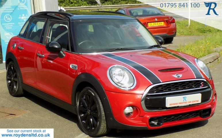 MINI HATCHBACK