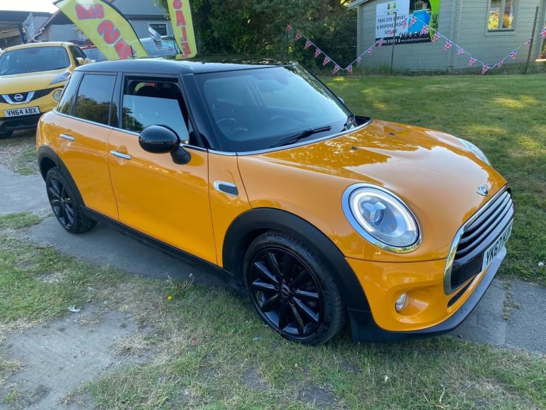 MINI HATCHBACK