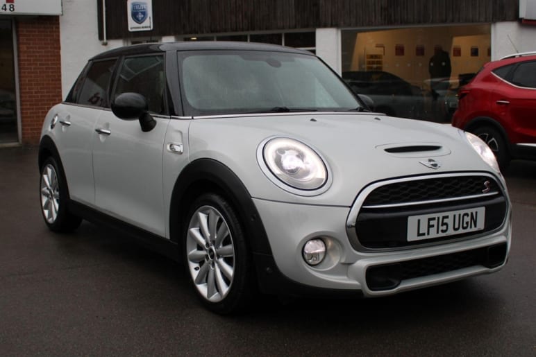 MINI HATCHBACK