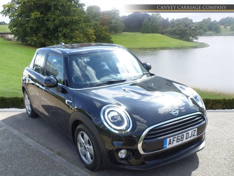MINI HATCHBACK