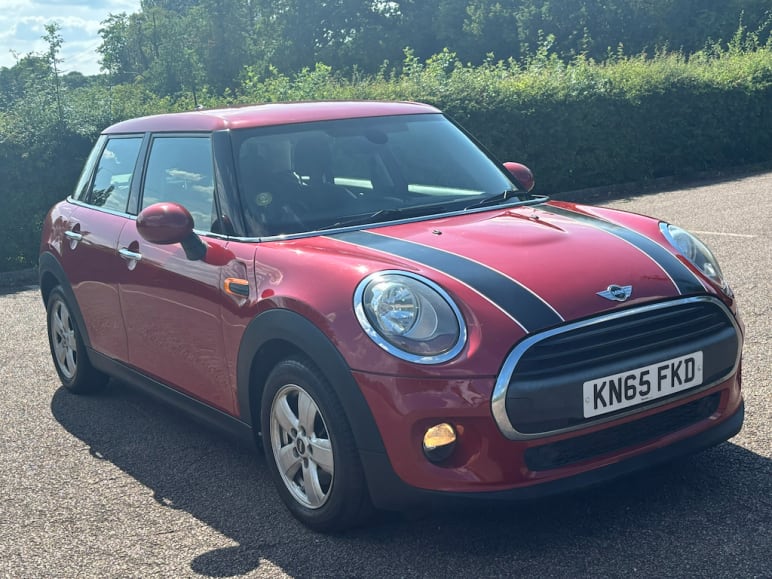 MINI HATCHBACK