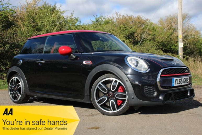 MINI HATCHBACK