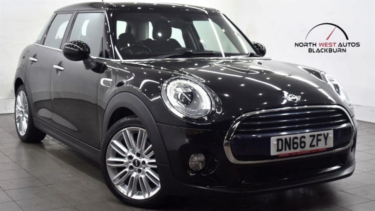 MINI HATCHBACK