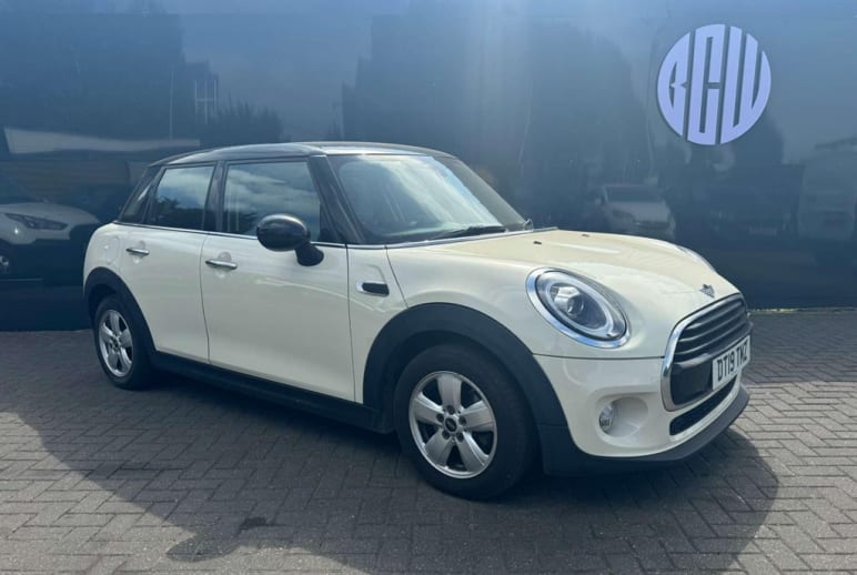 MINI HATCHBACK
