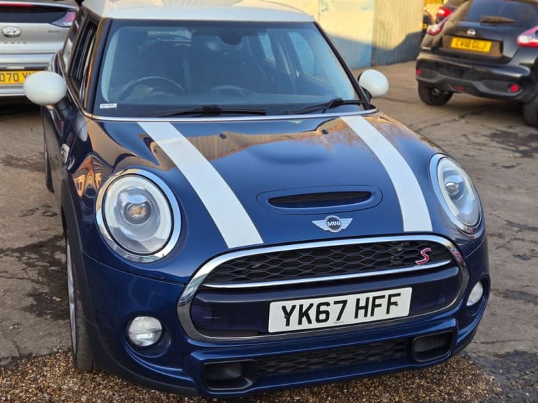 MINI HATCHBACK