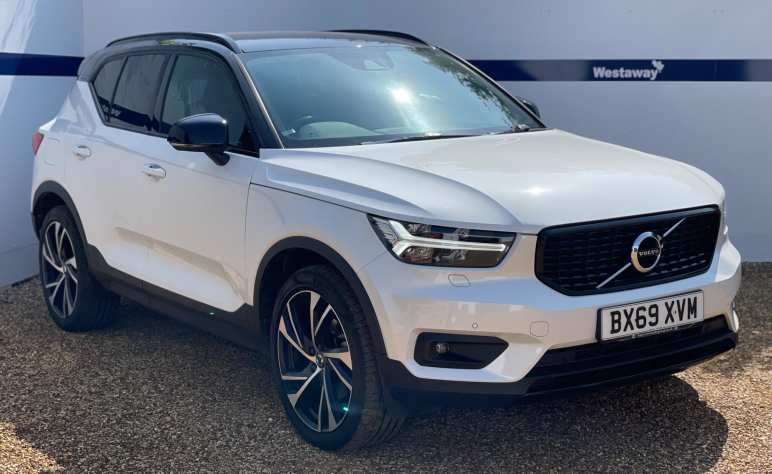 VOLVO XC40