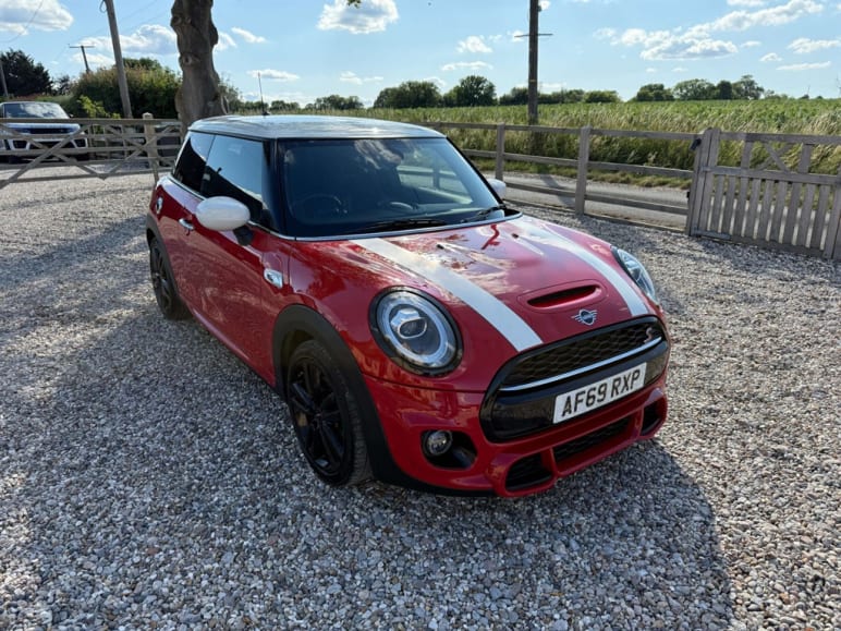 MINI HATCHBACK