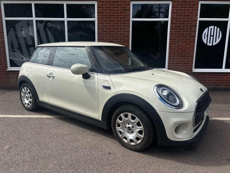 MINI HATCHBACK