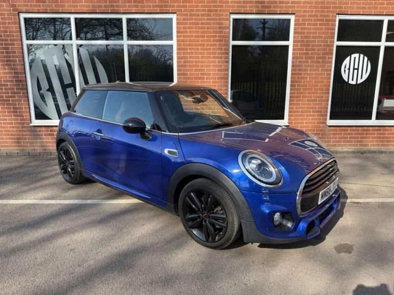 MINI HATCHBACK